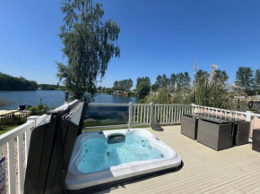 Tattershall Lakes Sunset View Caravan Lakeside, Hot Tub, Garden, Private Fishing Peg & WiFi